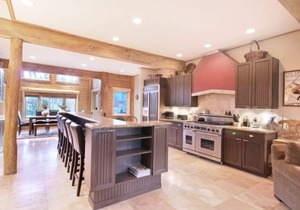 BRECK LUXURY LOG HOME, MINUTES TO MAIN ST FREE VIP SHUTTLE SKI SEASON