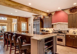 BRECK LUXURY LOG HOME, MINUTES TO MAIN ST FREE VIP SHUTTLE SKI SEASON