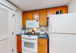 Breezy, 1st-floor resort condo with balcony, AC, pools, tennis, & golf