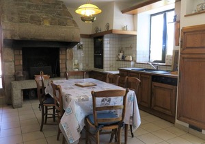 Breton house with garden 50m from Ste Anne bay