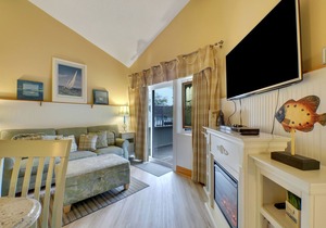 Bridge View | Cottage Feel | Downtown Charlevoix | Indoor/Outdoor Pool
