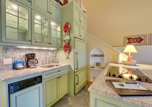 Bridge View | Cottage Feel | Downtown Charlevoix | Indoor/Outdoor Pool
