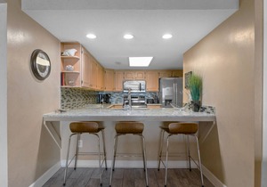 Brigadune 9F Spectacular Views! Renovated, Perfect Location, Close to Everything