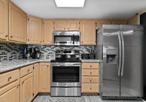Brigadune 9F Spectacular Views! Renovated, Perfect Location, Close to Everything
