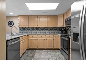 Brigadune 9F Spectacular Views! Renovated, Perfect Location, Close to Everything