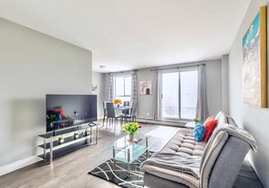 Bright 1BR apt w King bed -Close to DT Hamilton