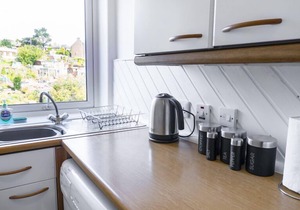 ☆ Bright, 2 Bedroom West End Apartment ☆