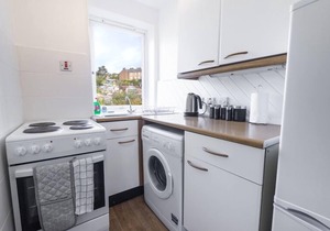 ☆ Bright, 2 Bedroom West End Apartment ☆