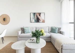 Bright 2BR in Downtown Dubai with Large Balcony