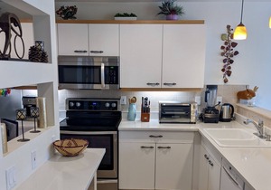Bright and Open Mountain-Contemporary Condo One Block Off Main Street!