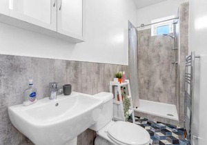 Bright and Quiet Edinburgh Home