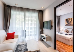 Bright apartment at Emerald Terrace condo, gym and pool