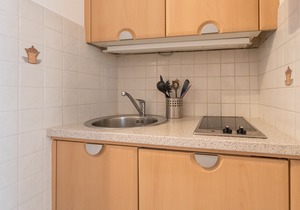 Bright apartment for 4 people with subway station on the doorstep