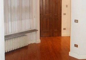 Bright apartment in the center of Florence, near the main train station
