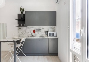 Bright Apt only 600mt from Zara Avenue!x2