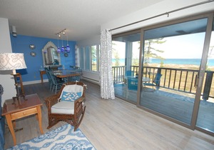 Bright, Cheery, 2BR/2BA Beachfront Condo in Glen Arbor's Homestead Resort!