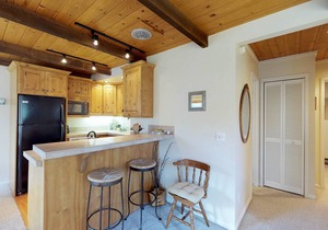 Bright Condo Less than a Mile to Ski Lifts, Pool, Tennis
