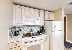 Bright condo with lagoon pool, hot tub, golf, private W/D & central AC