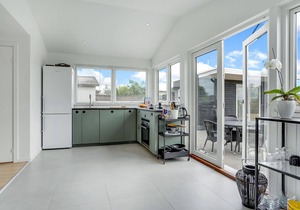 Bright, family-friendly cottage with wood-burning stove, located only 100 to the sandy beach.