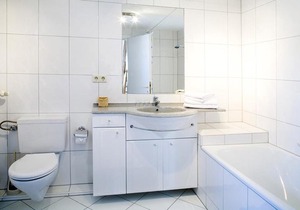 Bright Holiday Apartment “Ferienwohnung Bregenz 6 Top 4” in Central Location Close to Lake Constance with Wi-Fi, Terrace & Garden
