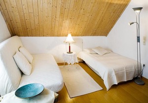 Bright Holiday Apartment “Ferienwohnung Bregenz 8 Top 4” in Central Location Close to Lake Constance with Wi-Fi, Terrace & Garden