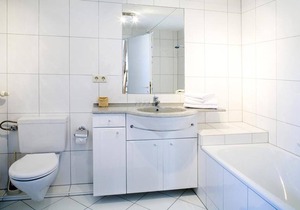 Bright Holiday Apartment “Bregenz 8 Top 4” with Wi-Fi, Terrace & Garden