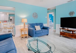 Bright house with pool, steps to Point of Rocks Beach & mins to Siesta Key Beach