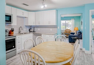 Bright house with pool, steps to Point of Rocks Beach & mins to Siesta Key Beach
