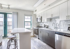 Bright Logan Circle 1BR w/Gym, W/D & Pool, walk to bars, by Blueground