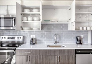 Bright Logan Circle 1BR w/Gym, W/D & Pool, walk to bars, by Blueground