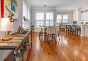 Bright, Luxurious Executive Rental Near Forsyth w/Parking by Lucky Savannah