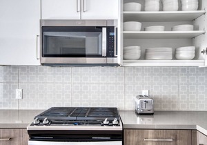 Bright Milpitas 2BR w/Pool, Gym & Lounge, walk to BART, by Blueground