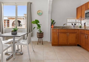 Bright & Modern Escape, Beach Access, Parking, & Smart TV