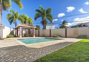 Bright & Modern Escape, Beach Access, Parking, & Smart TV
