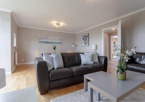 Bright, Modern One-bed With Stunning View of Thames