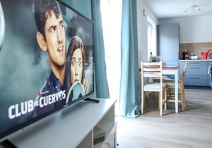 ☆BRIGHT: Perfect for 4 guests! Kitchen | Parking | Netflix | Balcony