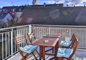 ☆BRIGHT: Perfect for 4 guests! Kitchen | Parking | Netflix | Balcony
