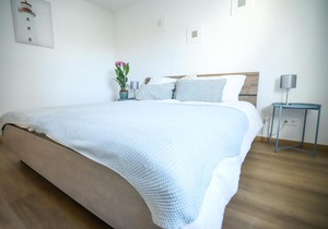 BRIGHT - Perfect For 4 - Kitchen - Parking - Netflix
