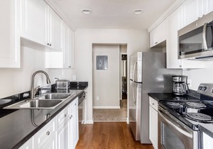 Bright Santa Clara 2BR w/W/D, Gym, Pool, walk to Safeway, by Blueground