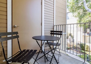 Bright Santa Clara 2BR w/W/D, Gym, Pool, walk to Safeway, by Blueground