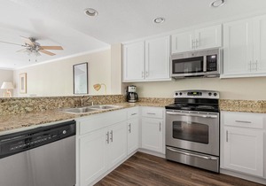 Bright Santa Clara 1BR w/Parking, W/D, walk to Groceries, by Blueground