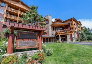 Bright, Spacious, Mtn Modern! Quiet Location near Biking Trails, Pool On-site