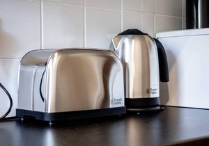 ☆Bright, Spacious West-End Flat, Near University☆