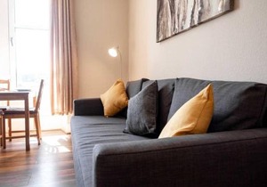 Bright, Spacious West-End Flat, Near University