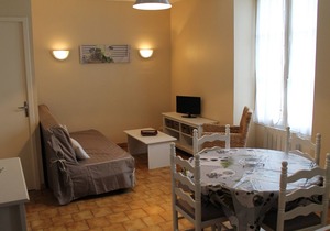 Bright T2 Apartment in La Roche-Posay Center with Wi-Fi and Washer