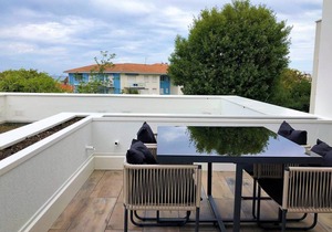 Bright T2 pool view parking wifi
