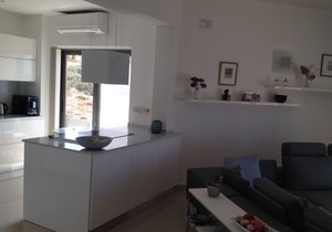 Bright vacation apartment with spectacular sea views
