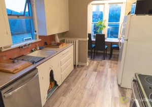 Bright vintage Apt in the heart of Seattle