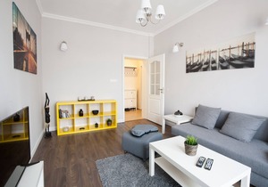 Bright well furnished apartment with high ceilings in the heart of Sofia