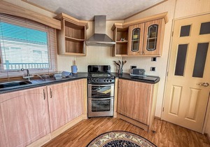 Brilliant 6 berth caravan for hire with decking by the Norfolk Coast ref 50064G
